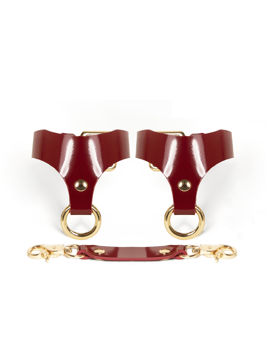 Omni cuffs in Patent leather